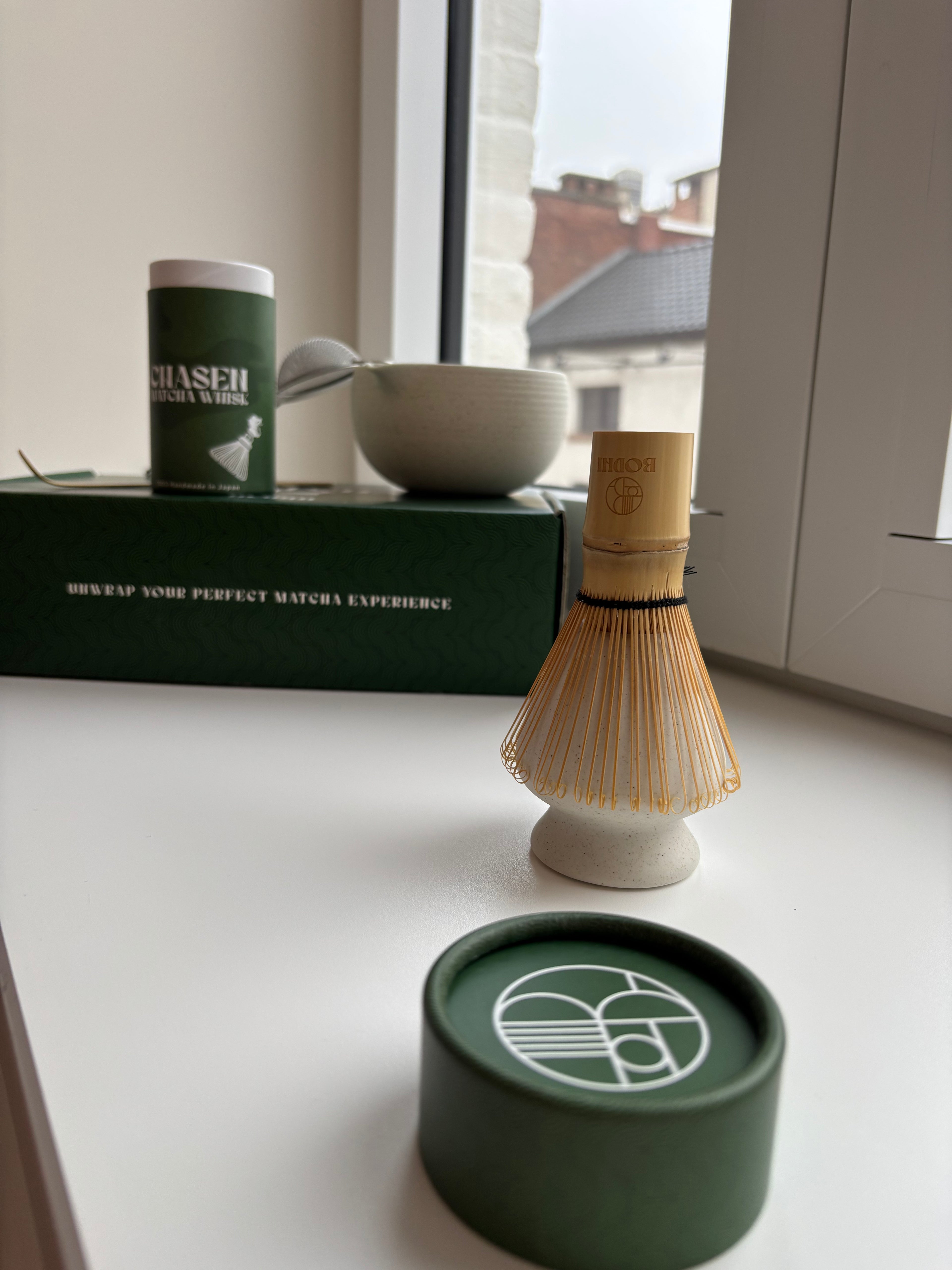 Luxe Matcha set - Bodhi Drinks - Japanese ceremonial en premium matcha - belgisch merk - belgian brand - whisk, chasen - zeefje - matchabowl - whiskholder - bamboelepel - traditional matcha - matcha set - gift set - gift idea - present - mothersday - easter - christmas - birthday